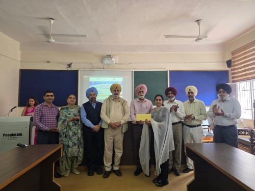  2026-03-05 Government College Retired Teachers Welfare Association Punjab Distributed Scholarship Cheques To 17 Students